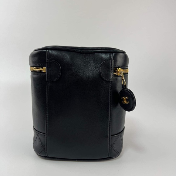 Chanel vanity in good condition - Picture 3 of 5